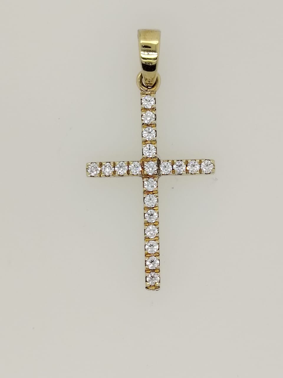 Cruz en oro amarillo con diamantes, Joyería Río
